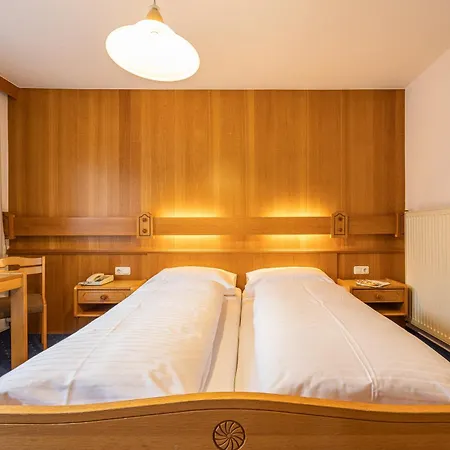 Haus Riedlsperger Guest house *