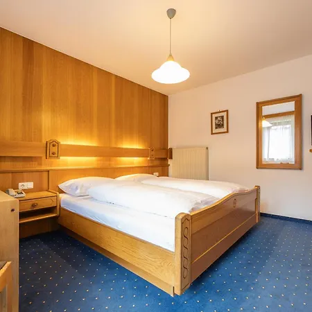 Haus Riedlsperger Guest house